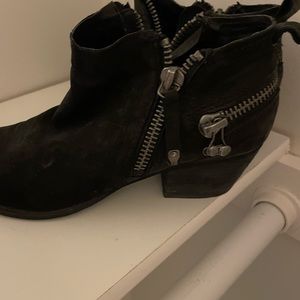 Blk boots with zipper